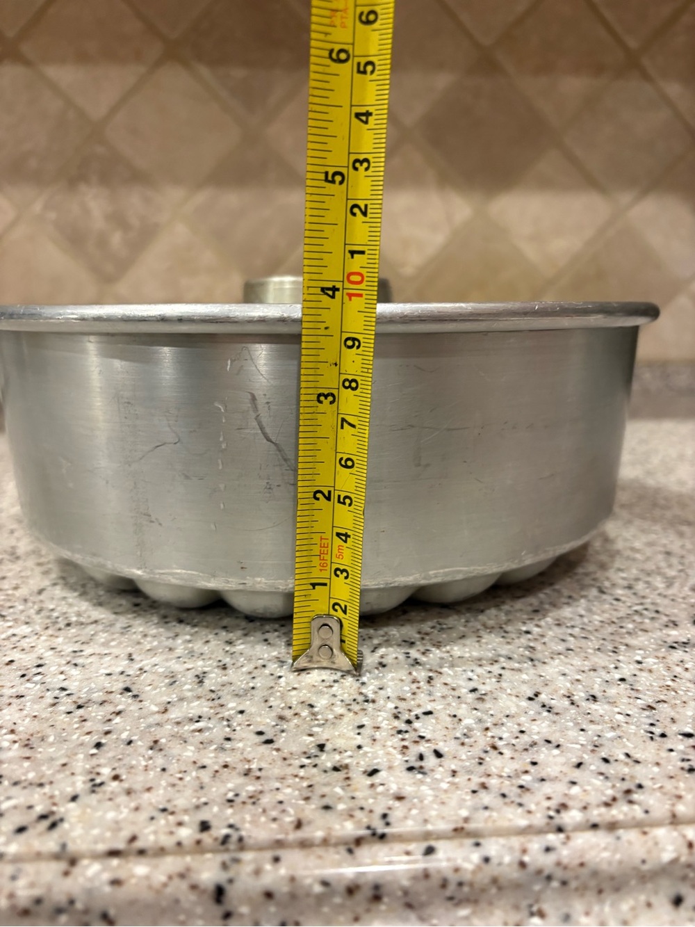 Vintage  fluted aluminum Bundt cake pan - Picture 6 of 7